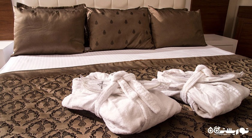 حوله لباسی اتاق های هتل